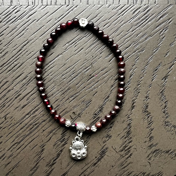 Garnet with money cat charm bracelet - Picture 2 of 2